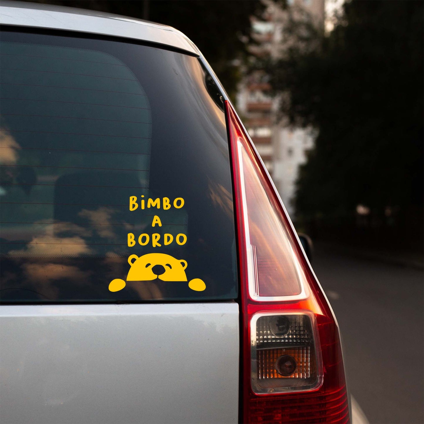 Adesivo ad alta visibilità Bebè a bordo orso, vinile giallo per lunotto.