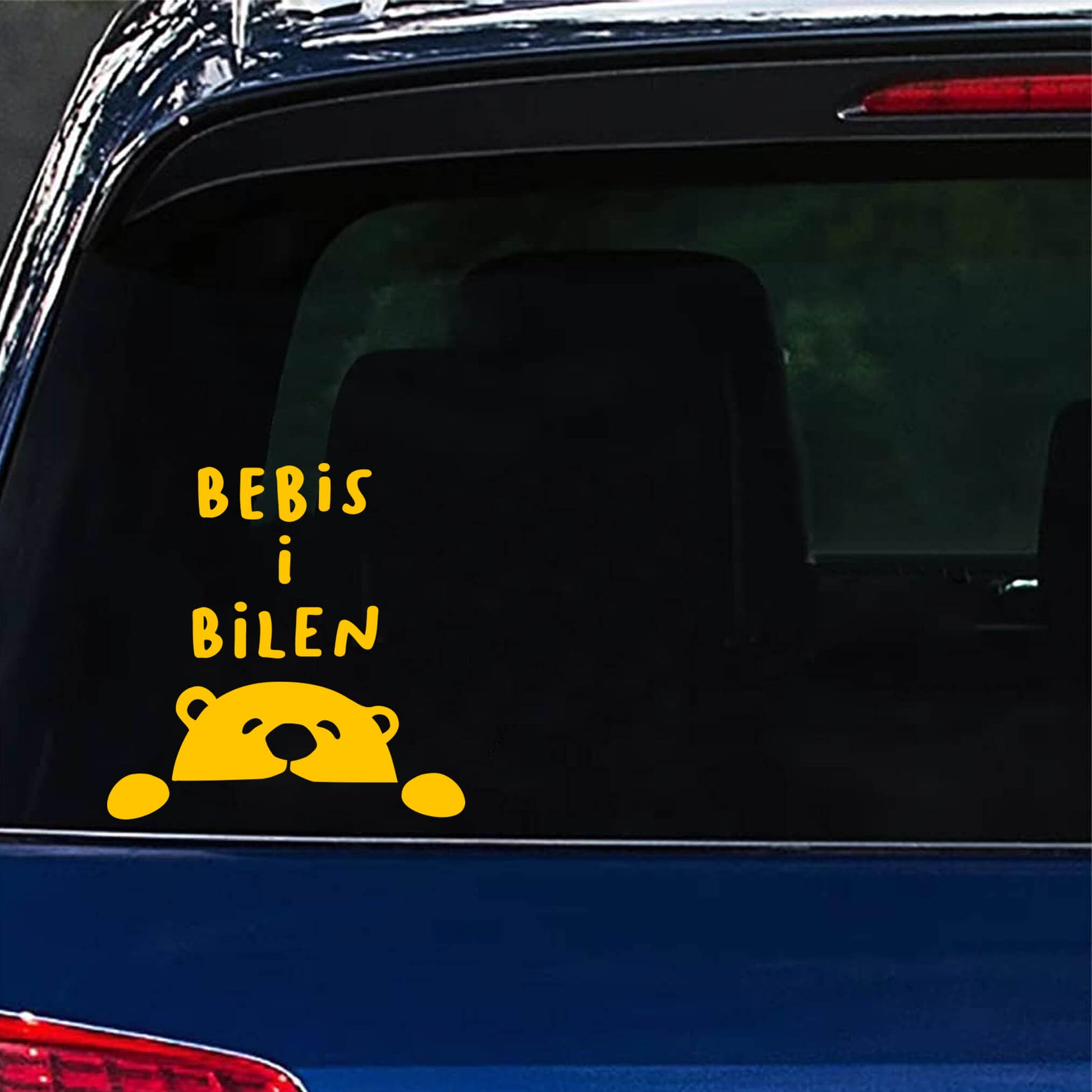 Tydlig bebis ombord dekal björn, gul vinyl för maximal synlighet.